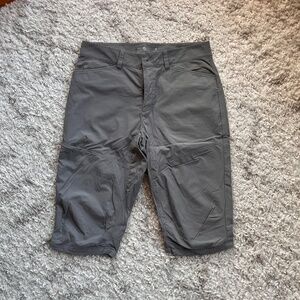 Mountain Hardwear 3/4 Logan Canyon pants size 32 mid gray